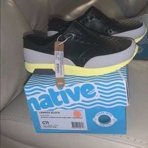 Native Lennox Boys shoes size C11 NWT